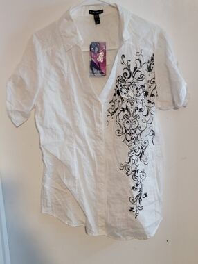 Fang Y2K White Button-Up Shirt with Black Floral Scroll Print